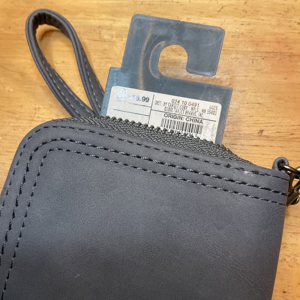 Universal ThreadCompact Gray Wallet with Multiple Compartments NWT - Picture 4 of 4